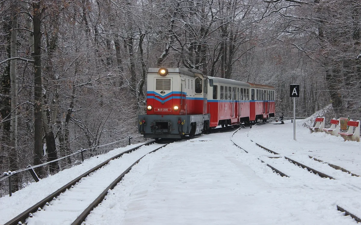 Jak dojechać samochodem, koleją i autobusem?