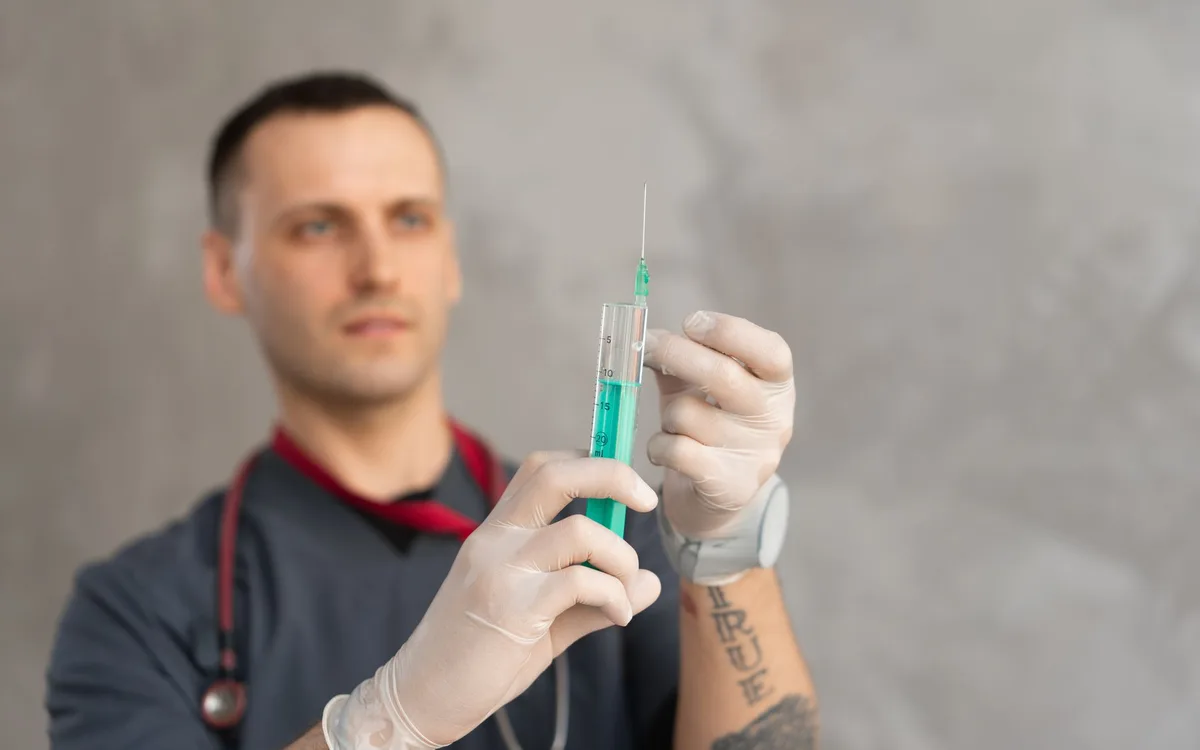 Szczepienia, badania i zabiegi - jak powstaje wycena?